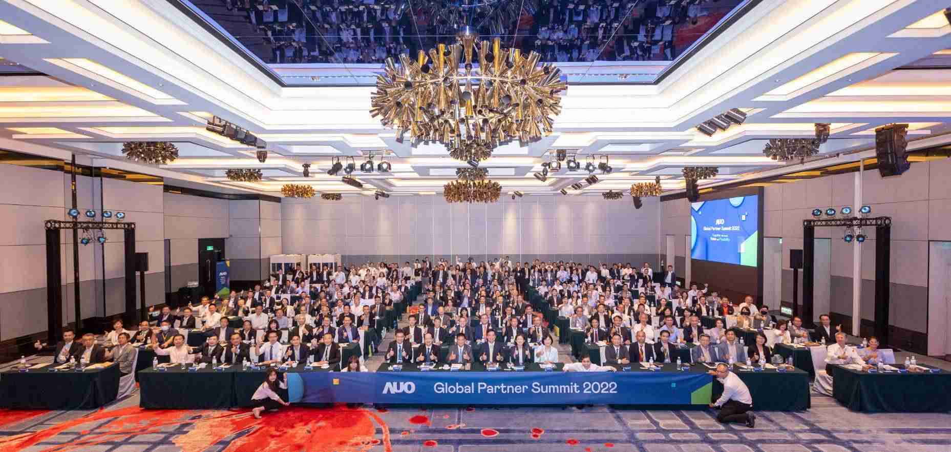 友達推動「安心、、創新、、、、用心、、、、同心、、、、盡心」五星職旅，，為菲籍員工打造全方位照護，，，，首度贏得「人權實踐與發展領袖獎」殊榮