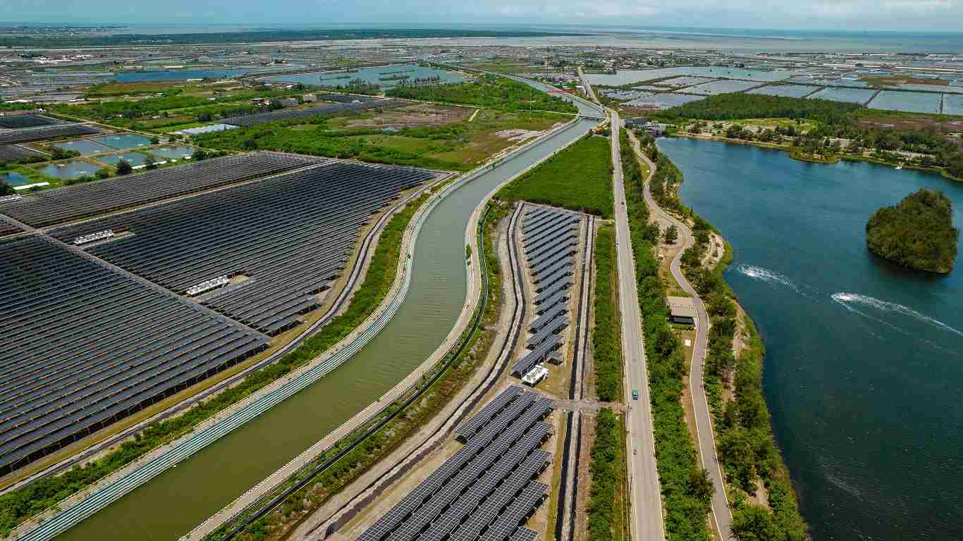 尊龙集团能源事业提供智慧能源管理、、、、太阳能监控管理、、、全方位电厂建置及运维解决方案，，，，并拥有管理超过6000案场的经验