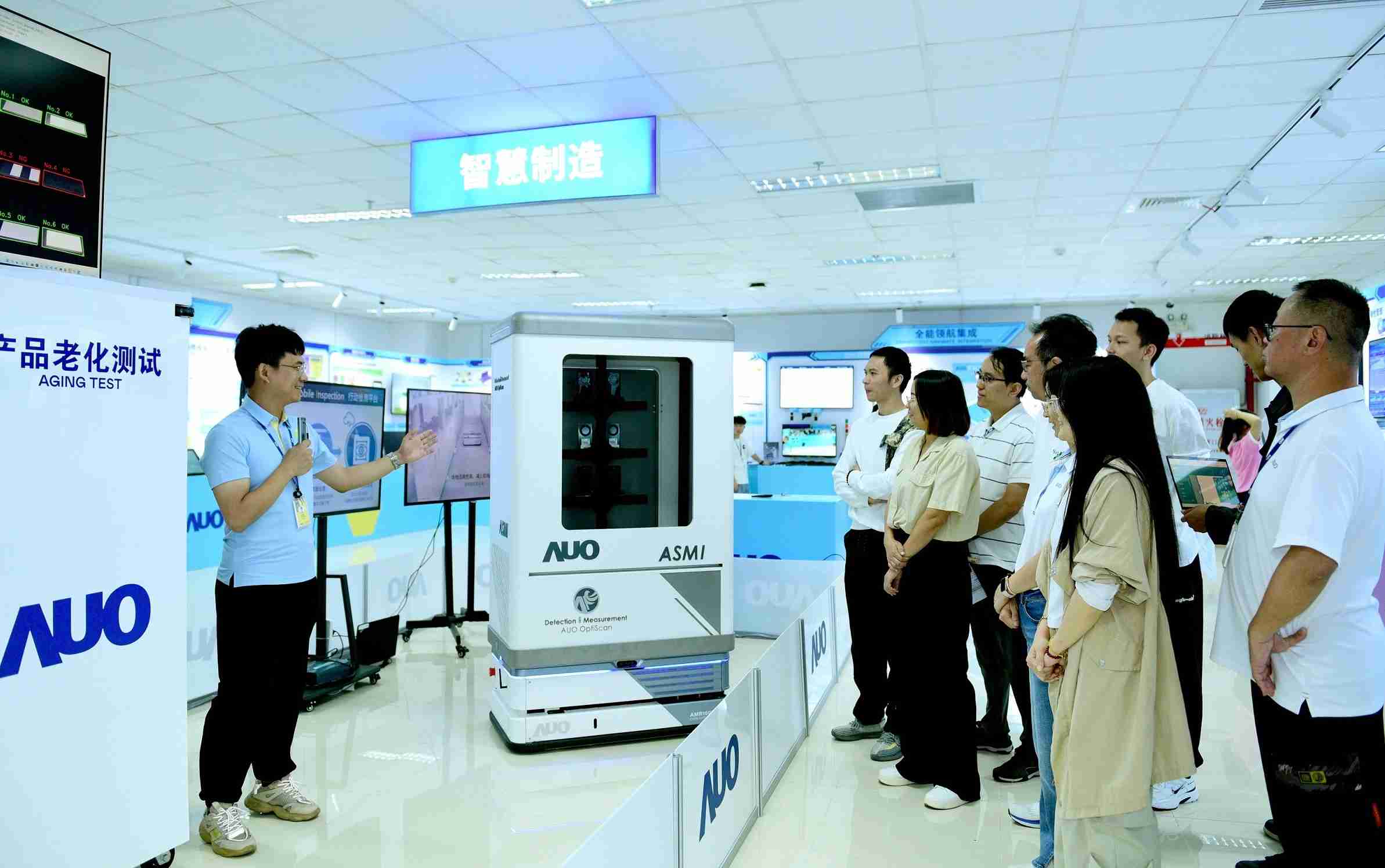 尊龙集团厦门将5G+ABC技术串联生产管理全流程，，，，打通研发、、采购、、、生管、、、制程、、设备、、质量等产品全生命周期制造流程，，，完成数字化设计、、、、智慧供应链、、、智能座舱、、、全流程设备管理、、、、数据驱动优化、、、、智慧在线检测、、、、智慧品管等自适应生产模式升级